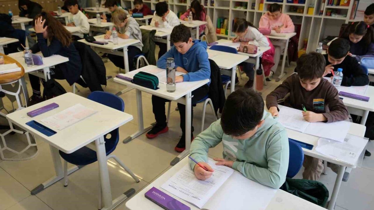 Şahinkaya Eğitim Kurumları Geleneksel Bursluluk Sınavı Yoğun Katılımla Gerçekleşti