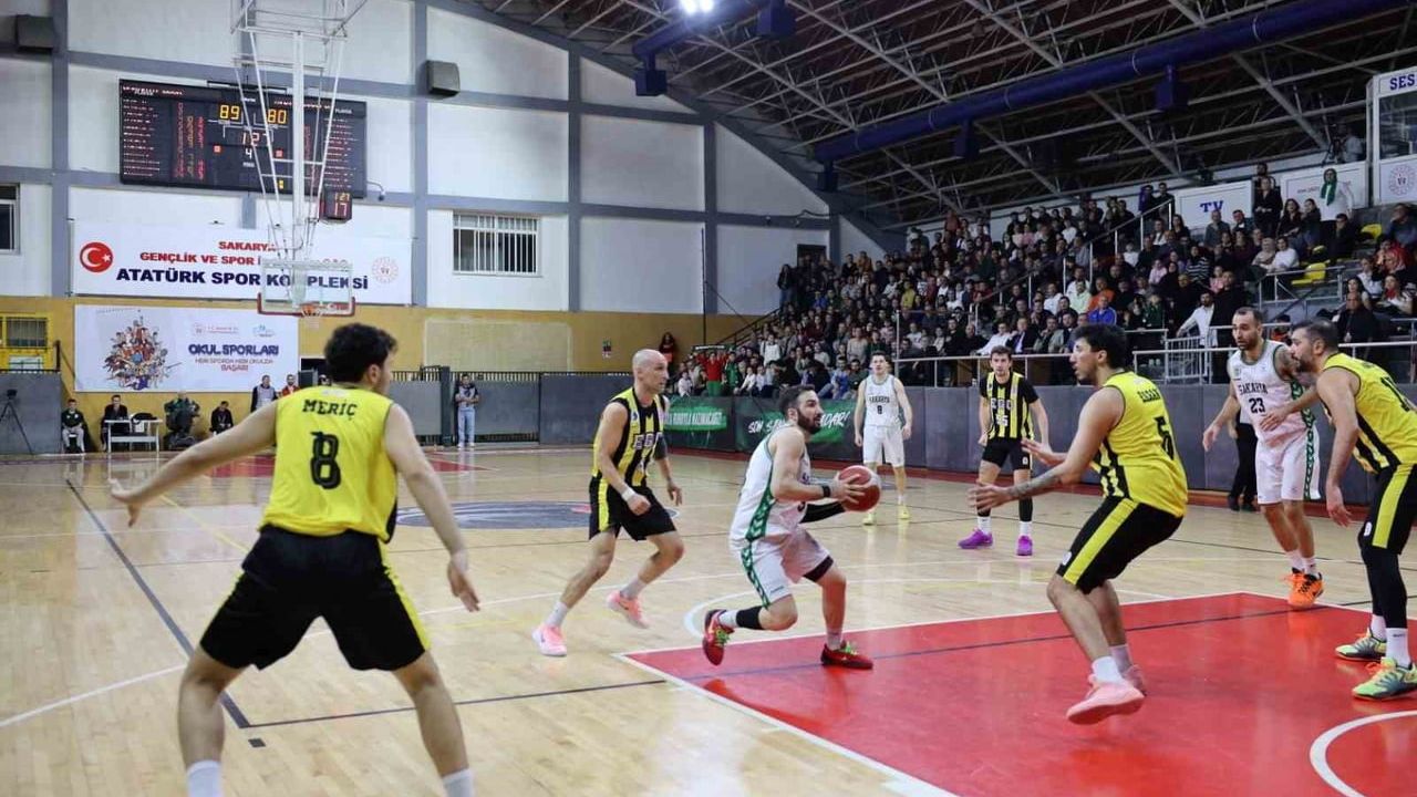 Sakarya Büyükşehir, ABB EGO Spor’u 94-84 yenerek 12 maçlık galibiyet serisini sürdürdü