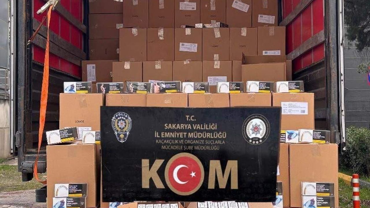 Sakarya'da tırda 6 milyon 610 bin kaçak makaron ele geçirildi