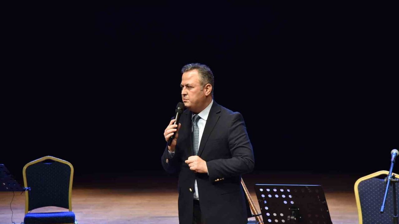 Salih Gündoğdu Ata Sahne’de türkü şöleni