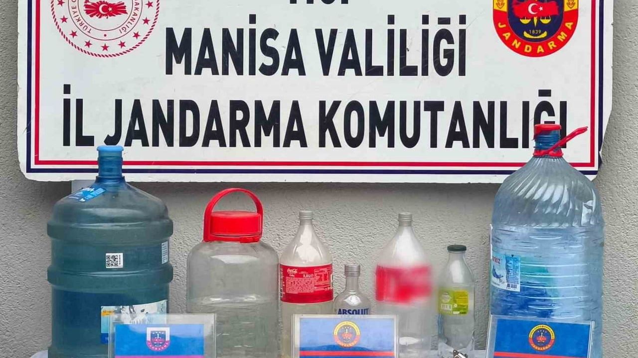 Salihli'de jandarma operasyonu: Sahte rakı ve makaron ele geçirildi