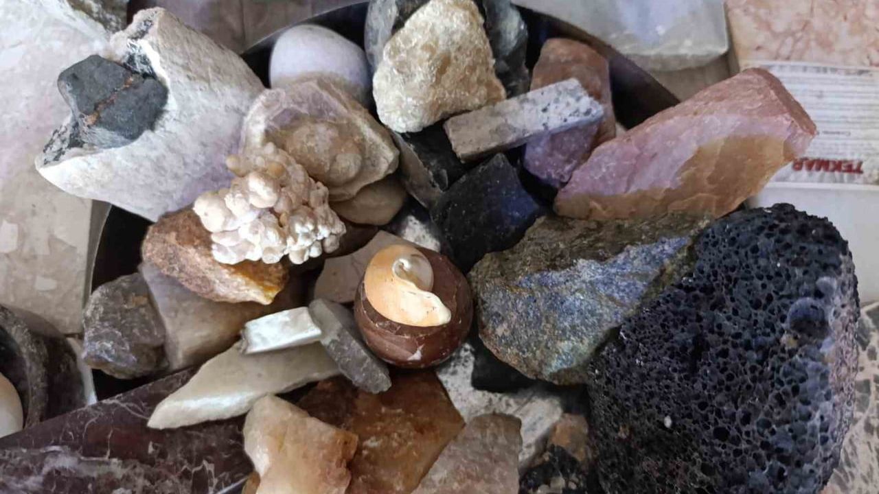 Salihli'de maden teknikerinin evinde 50'den fazla mermer ve doğaltaş koleksiyonu