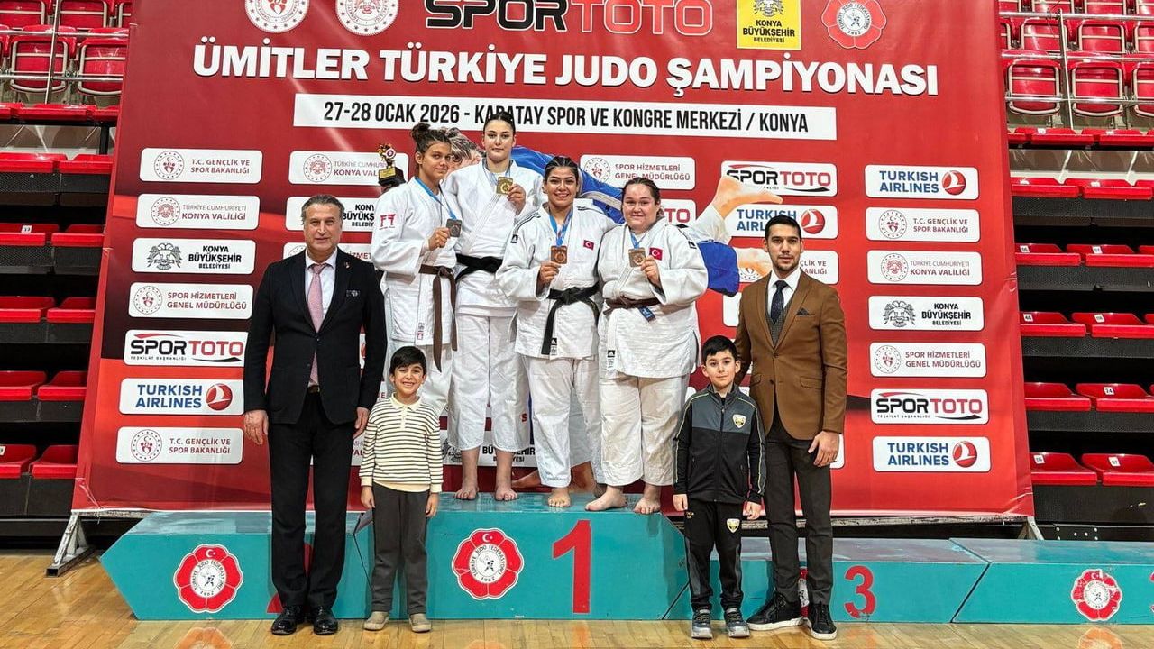 Salihlili judocu Hira Kılkış, Ümitler Türkiye Judo Şampiyonası'nda gümüş madalya kazandı
