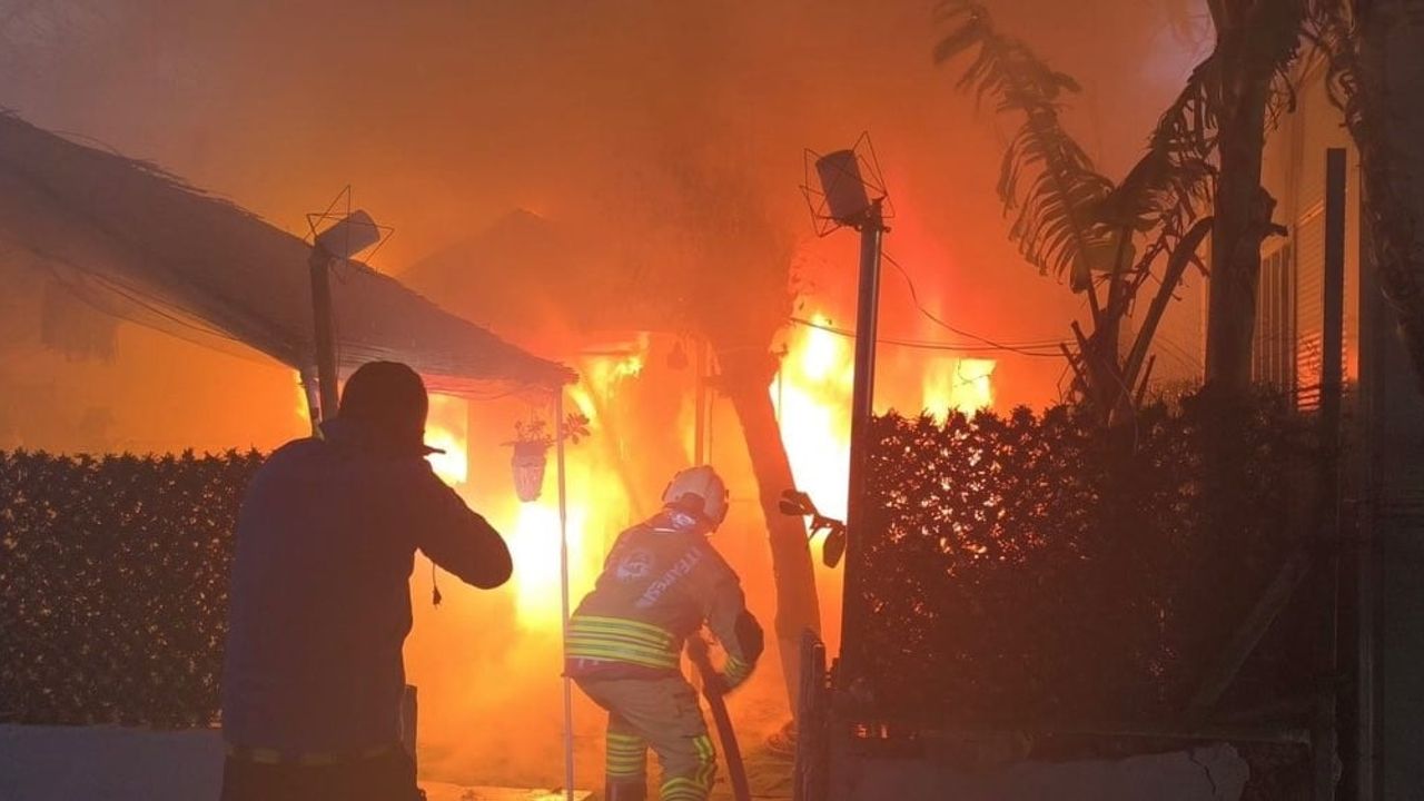Samandağ'da depremzedelerin konteynerinde yangın