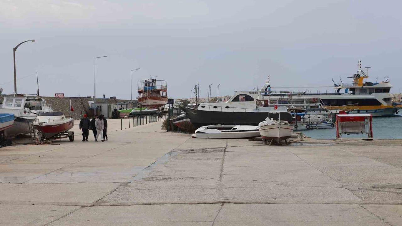 Samandağ’da kaptandan amatör balıkçılara fırtına uyarısı