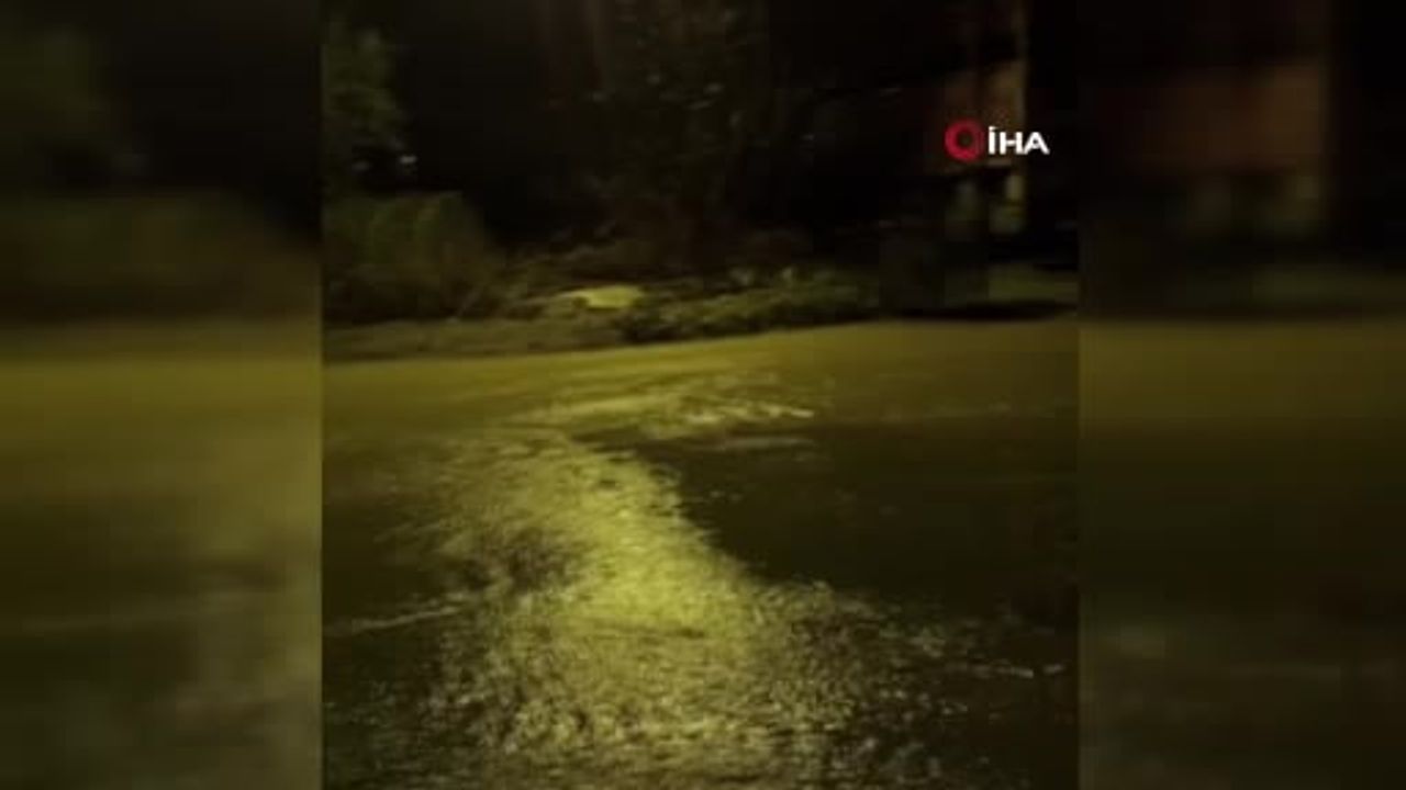 Samandağ'da Yolda Oluşan Çukur 6 Aracın Lastik ve Jantlarına Zarar Verdi