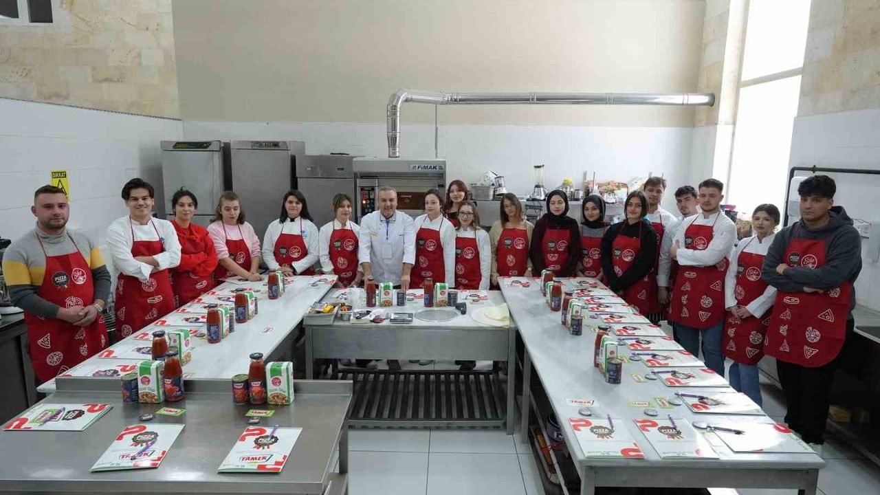 Şampiyon Şef Şahin Çiftçi'den Uygulamalı Pizza Atölyesi