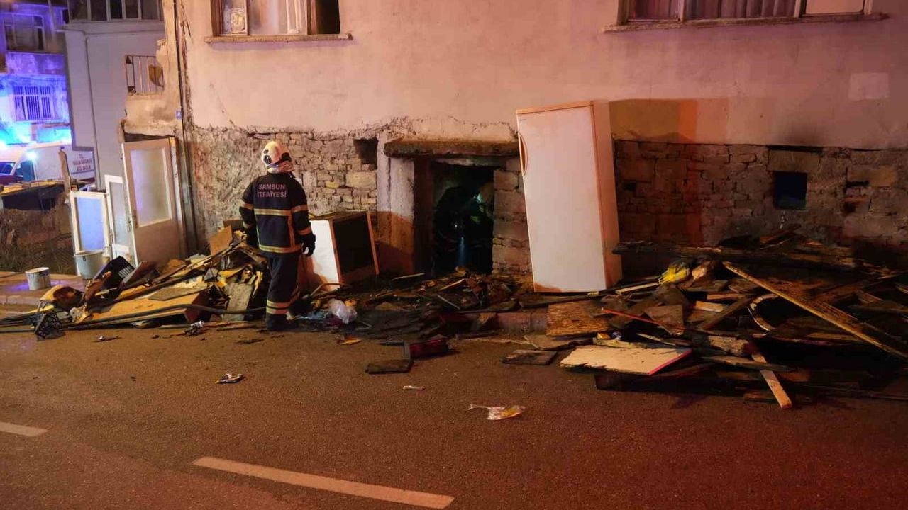 Samsun'da bodrum yangını: 8 kişi dumandan etkilendi