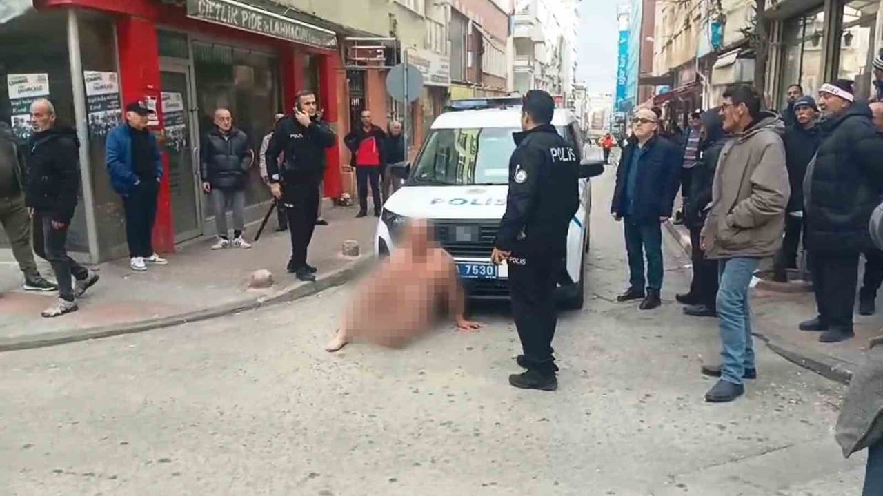 Samsun’da caddede çıplak dolaşan kişi gözaltına alındı