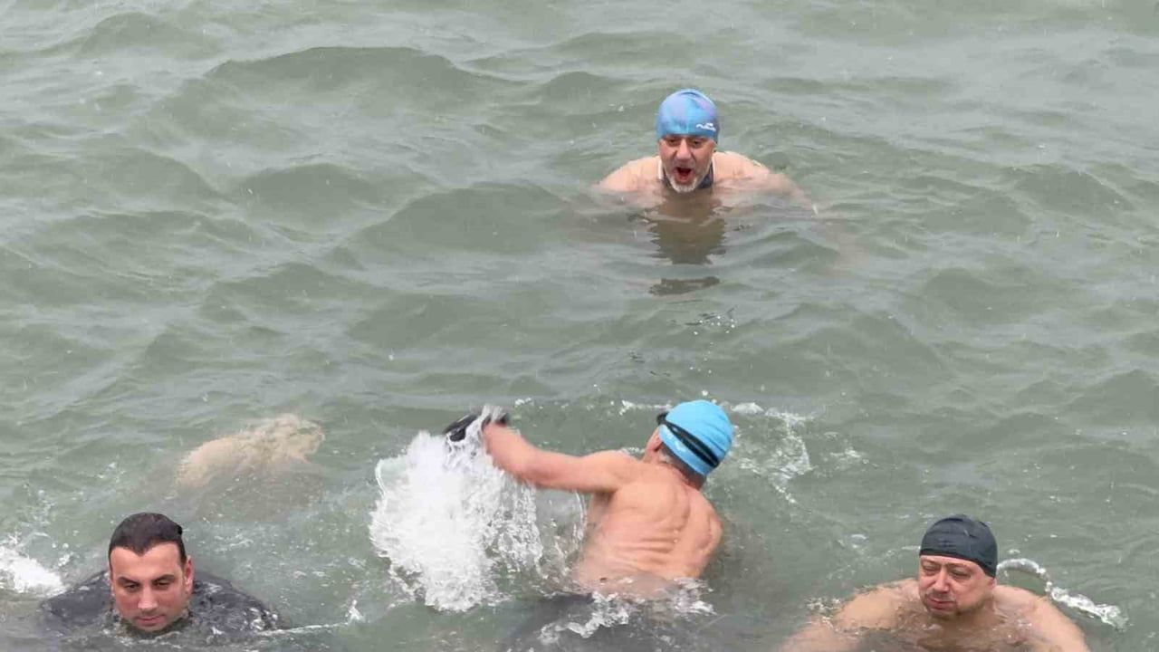 Samsun'da Doğupark Tayfası, Kar Altında Karadeniz'e Girdi