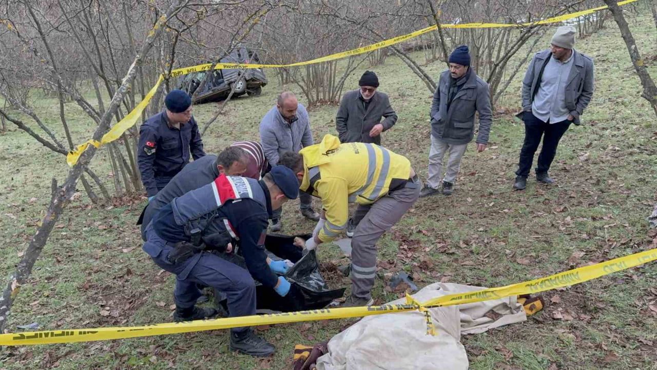 Samsun'da hafif ticari araç uçuruma yuvarlandı: 1 ölü, 2 yaralı