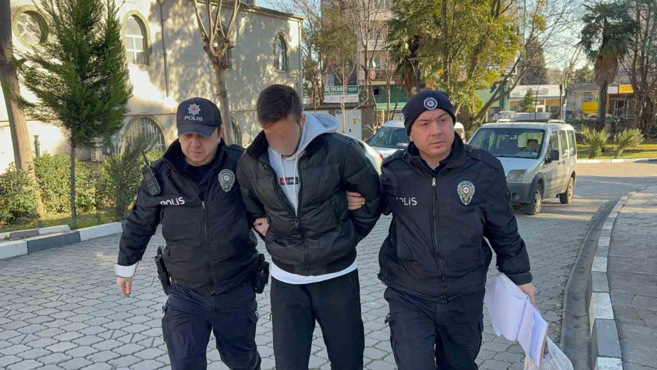 Samsun'da halk otobüsünde bıçakla tehdit: Üniversite öğrencisi yakalandı