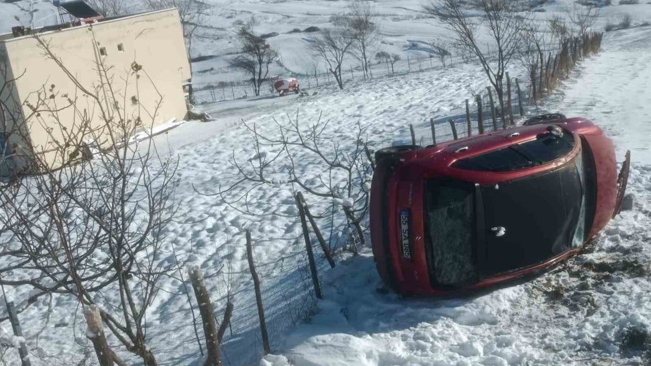 Samsun İlkadım'da otomobil tarlaya yuvarlandı: 3 yaralı
