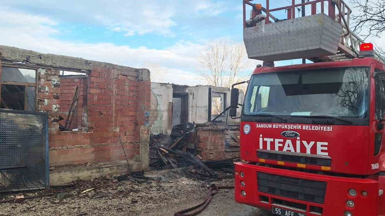 Samsun Vezirköprü'de ev yangını: 2 kişi yaşamını yitirdi