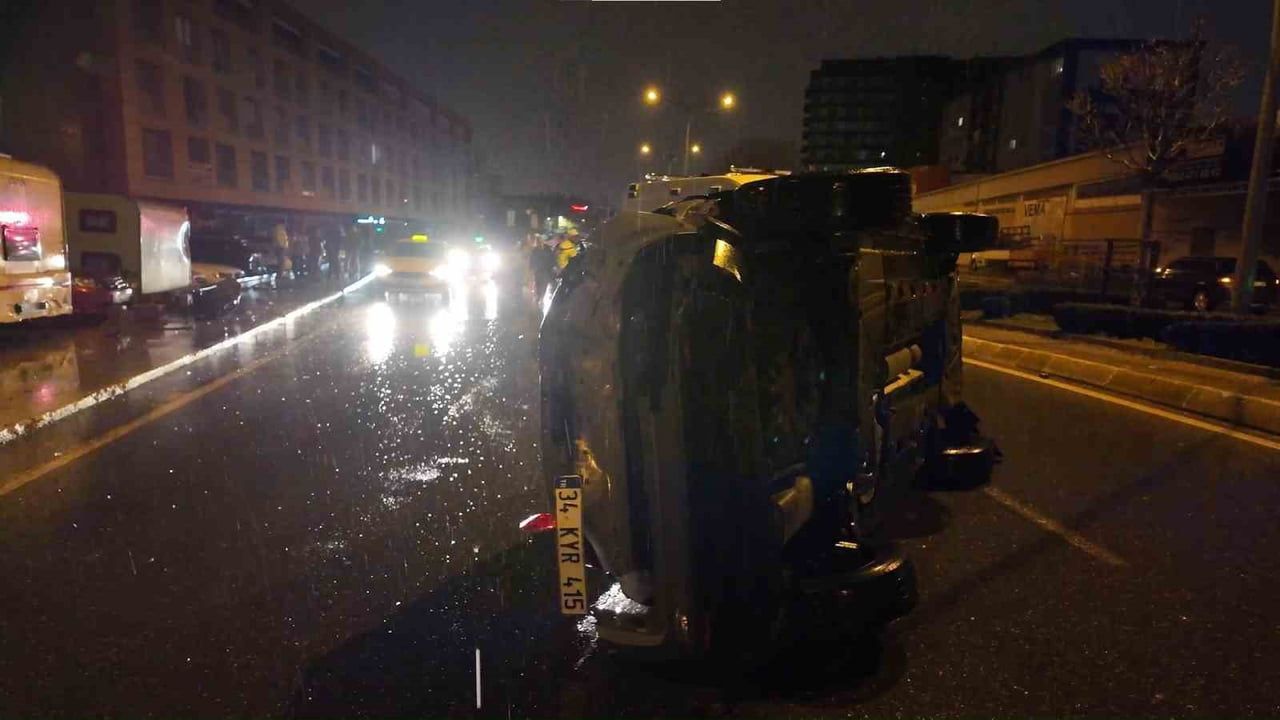 Sancaktepe'de otomobil takla attı: Aşırı hız ve alkol etkili oldu