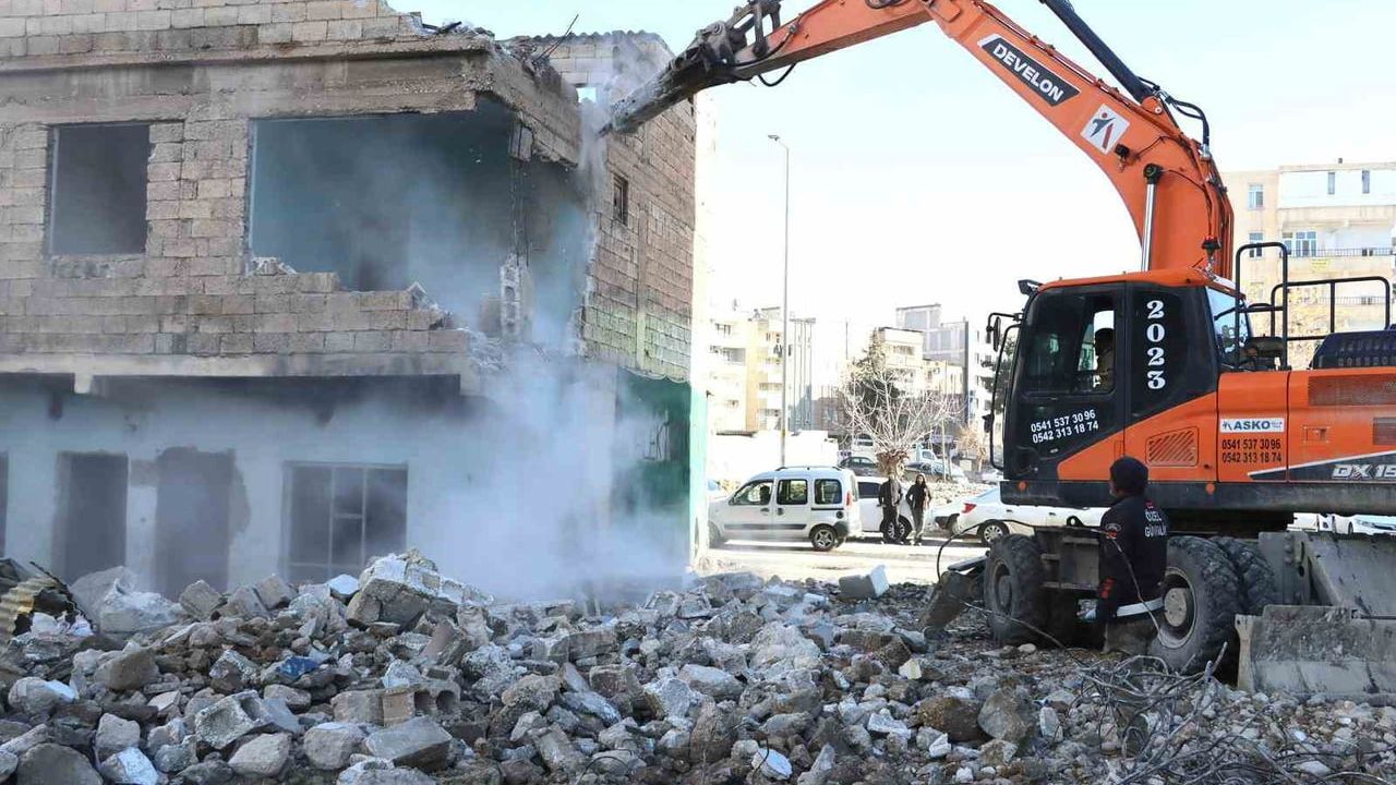 Şanlıurfa'da 59 Yapının Yıkımı Tamamlandı, 25 Metrelik Yol Projesi İlerliyor