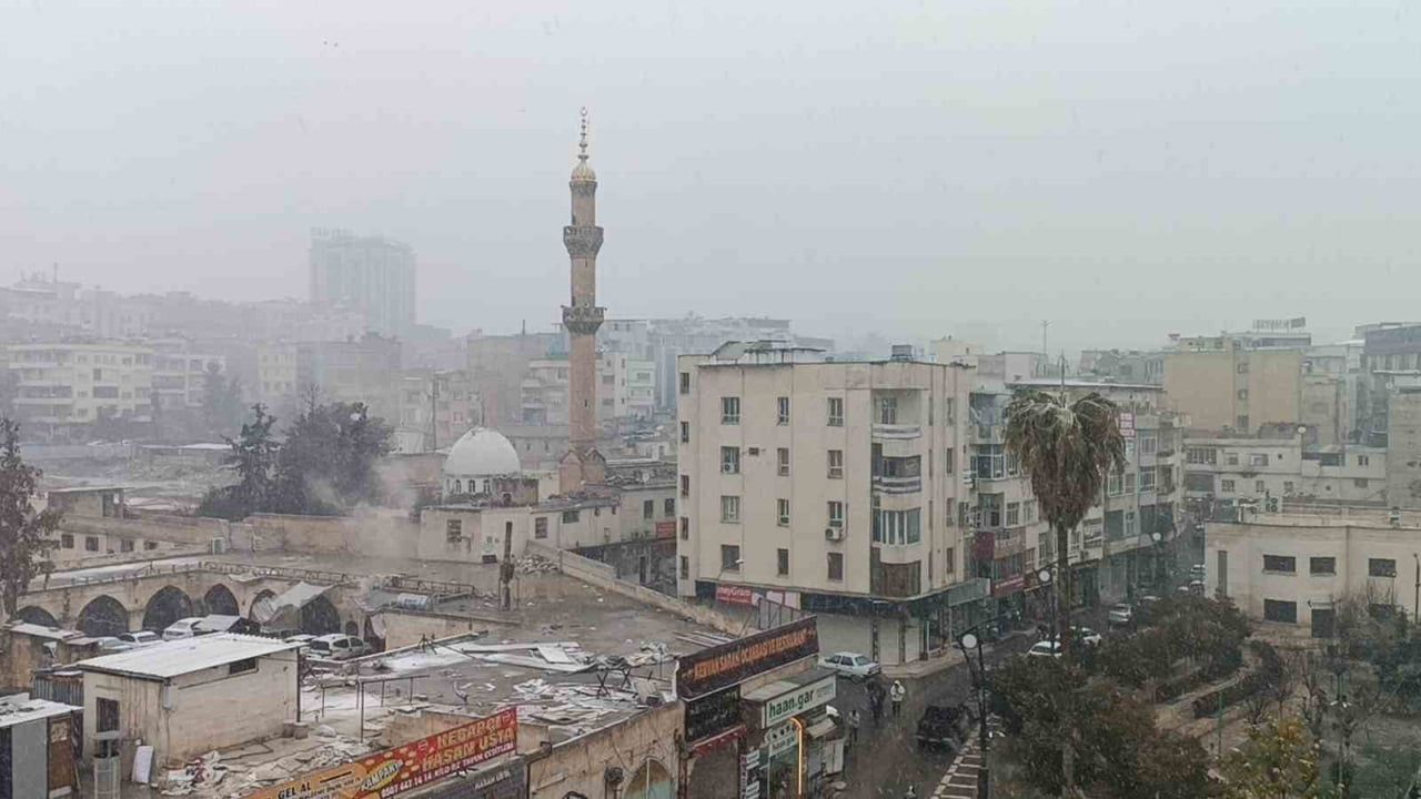 Şanlıurfa'da beklenen kar etkisini göstermeye başladı