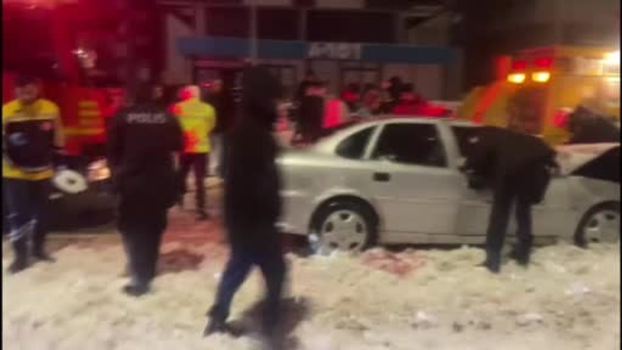 Şanlıurfa’da iş makinesine çarpan sürücü yaşamını yitirdi