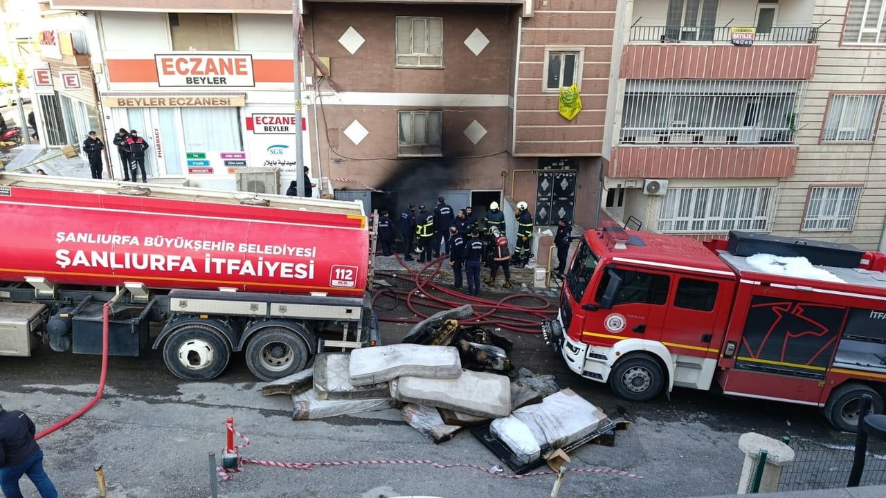 Şanlıurfa'da koltuk ve yatak atölyesinde yangın