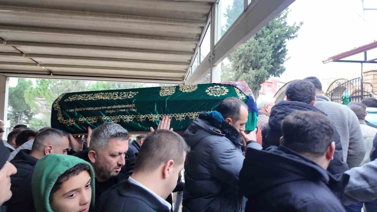 Sapanca'da havuza düşen 3 yaşındaki İnci Y. Tuzla'da toprağa verildi