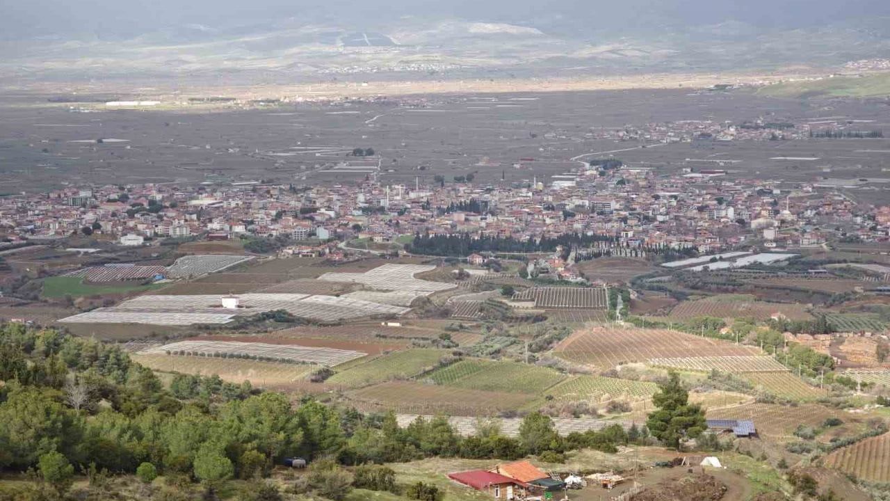 Sarıgöl Ovası’ndaki beyaz örtüler kaldırıldı, ova eski görünümüne kavuştu