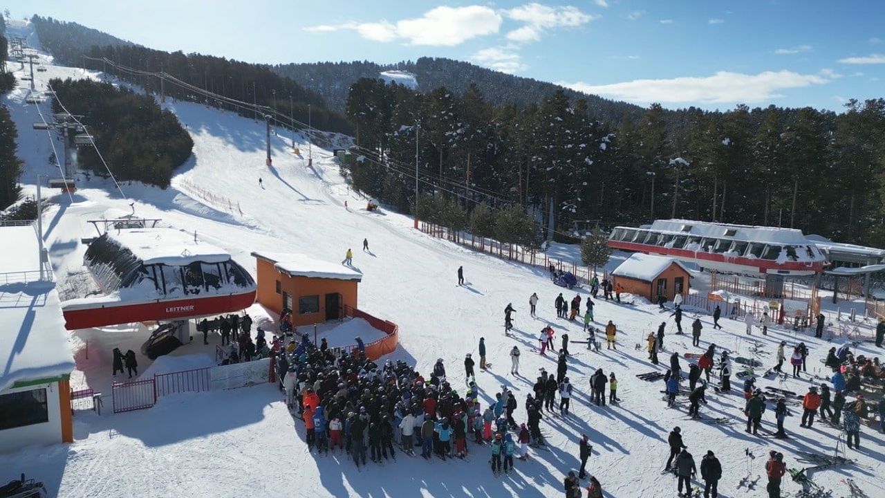 Sarıkamış Kayak Merkezi sömestre son günlerinde doldu taştı
