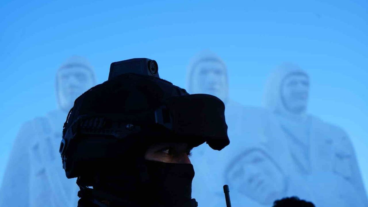 Sarıkamış'ta 111. yıldönümünde 'Bu Toprakta İzin Var' temalı kardan heykeller açıldı