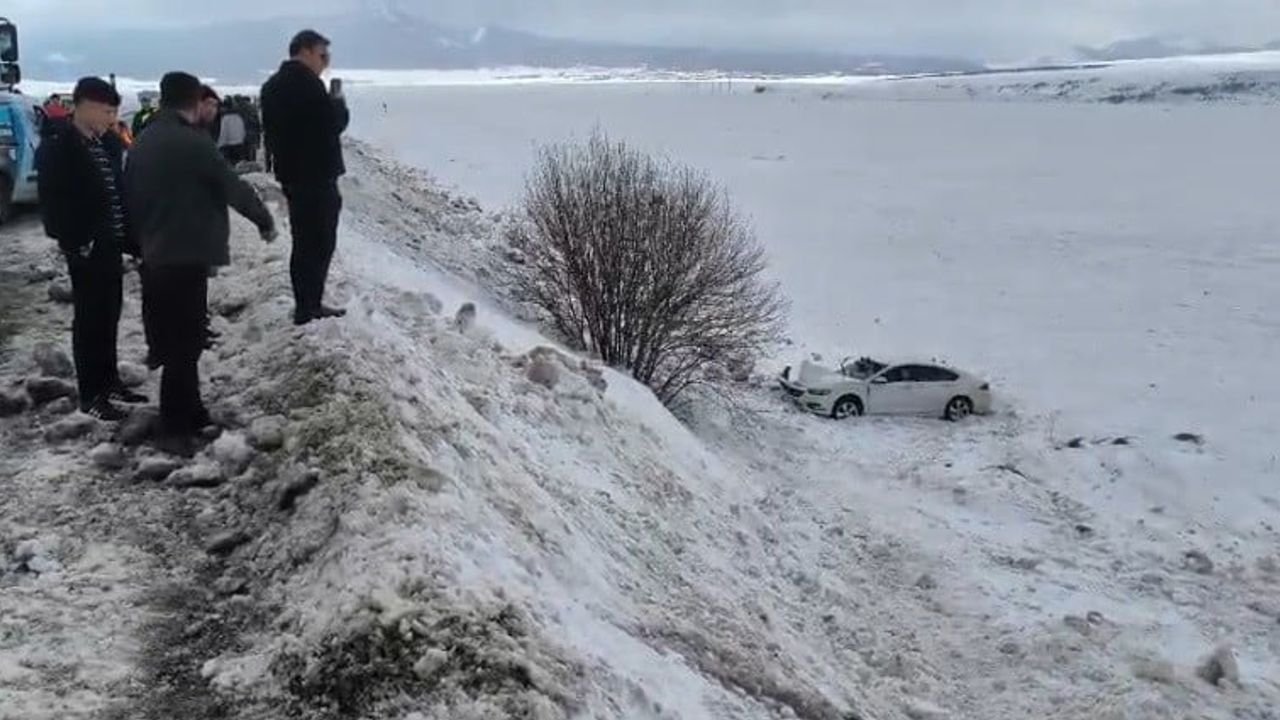 Sarıkamış’ta otomobil şarampole uçtu: 1 yaralı