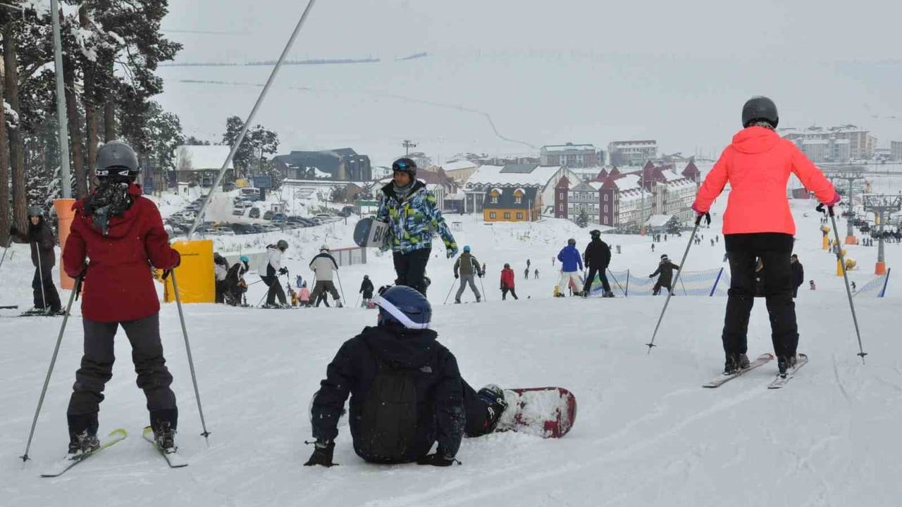 Sarıkamış'ta sömestr coşkusu: Oteller yüzde 100 dolu, kristal kar keyfi