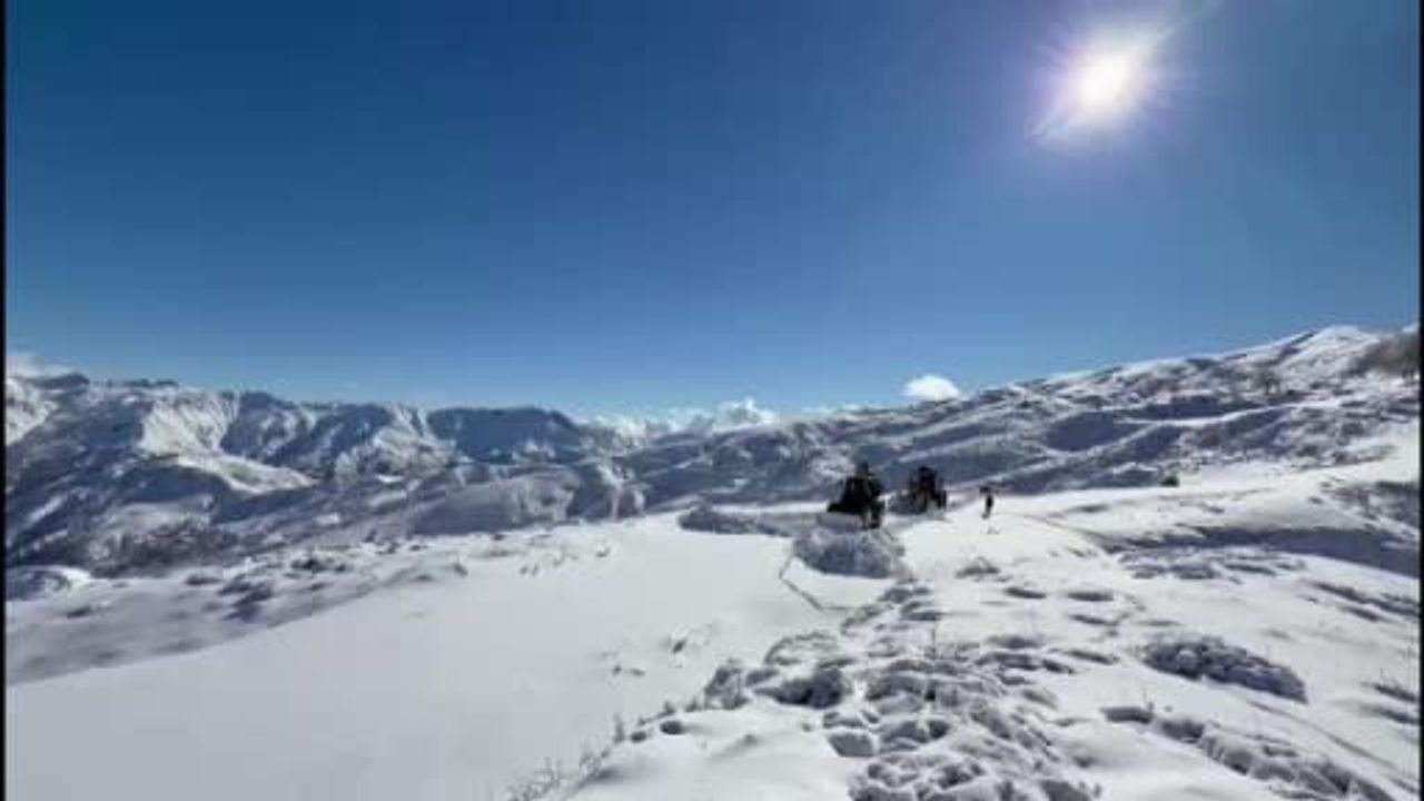 Sason'da 392 kilometrelik yol ağı kardan temizlenerek ulaşıma açıldı