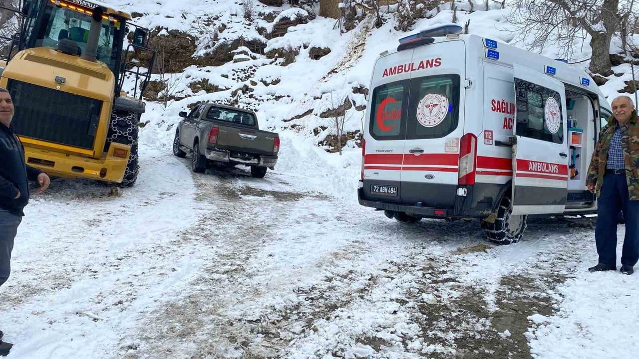 Sason'da zorlu kış mesaisi: Kaleyolu'nda hasta kurtarma