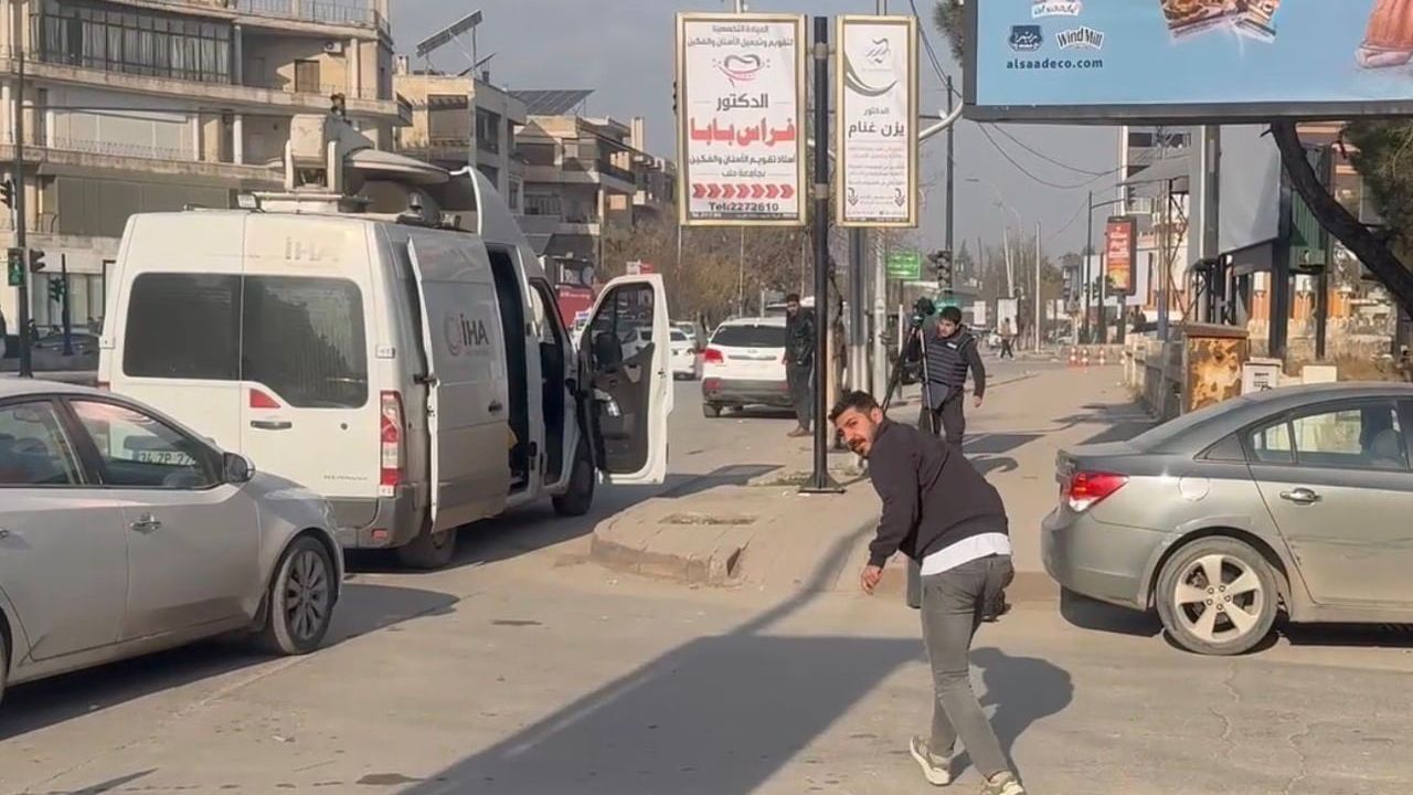 SDG, Halep’te İhlas Haber Ajansı canlı yayın aracını hedef aldı