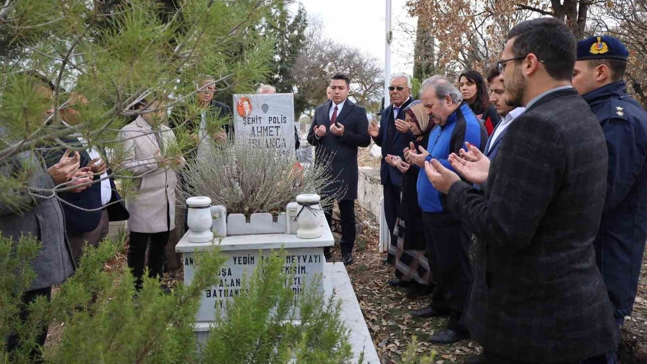 Şehit Polis Ahmet Işlakça kabri başında anıldı