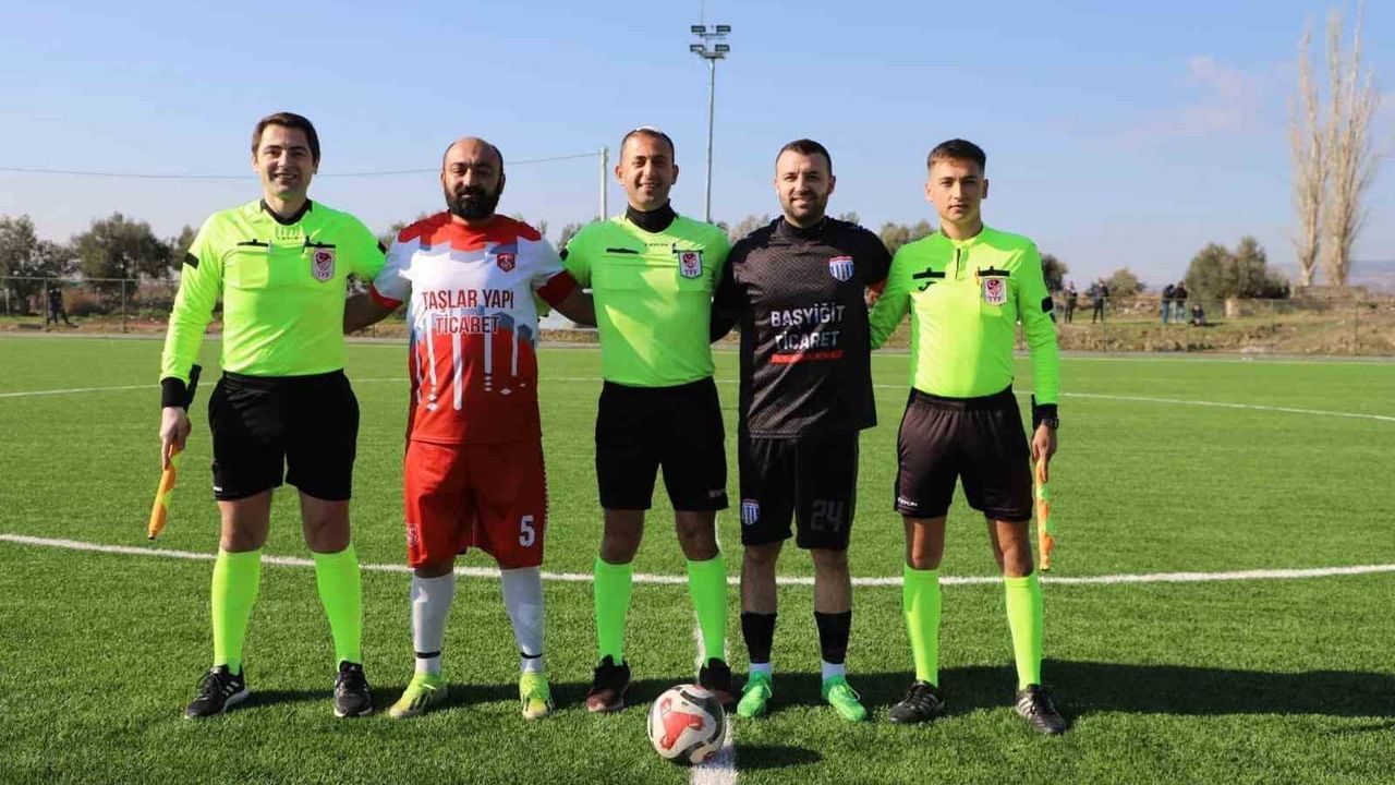 Selendi Belediyespor 8'de 8 ile şampiyonluğa yaklaşıyor