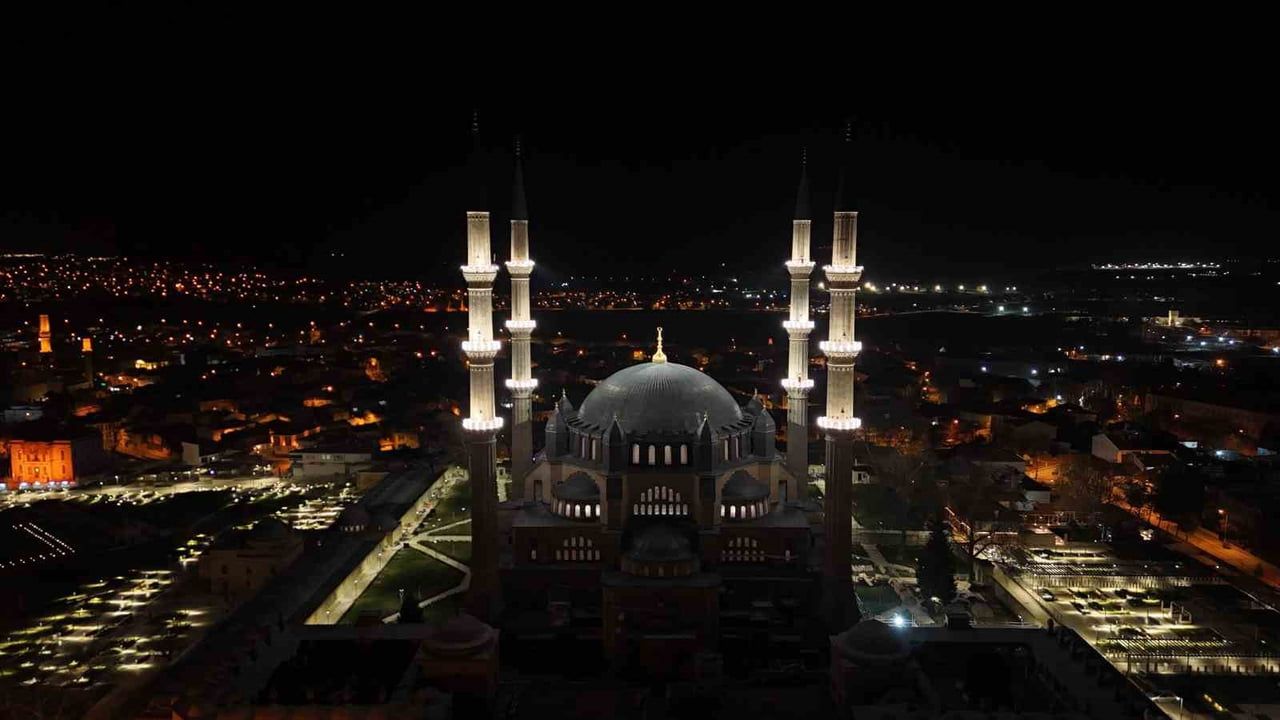 Selimiye Camii'nin Gece Aydınlatması Yenilendi