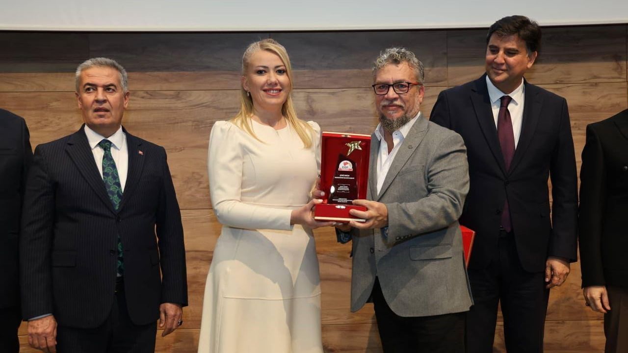 Şeniz Doğan'a 'En Başarılı İlçe Belediye Başkanı' ödülü