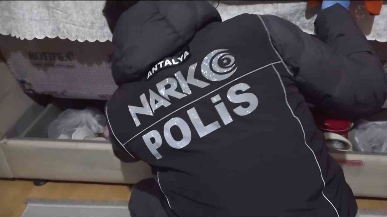 Serik'te eş zamanlı uyuşturucu operasyonu: 25 gözaltı