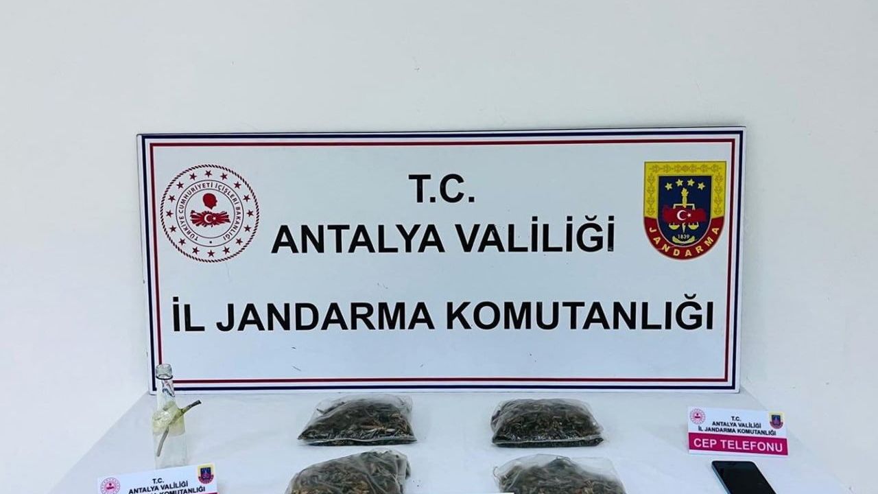 Serik'te jandarmadan uyuşturucu operasyonu: 1 kilo 165 gram kubar esrar ele geçirildi