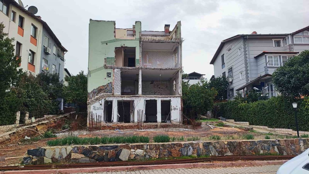 Seyhan Belediye Başkan Yardımcısının İzinsiz Tadilat ve Kaçak İnşaat İddiası