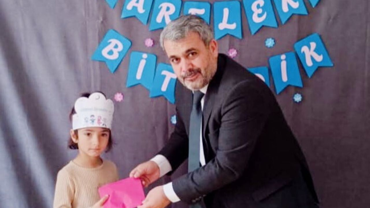 Seyitgazi'de Minik Öğrencilerin 'Harfleri Bitirme' Coşkusu