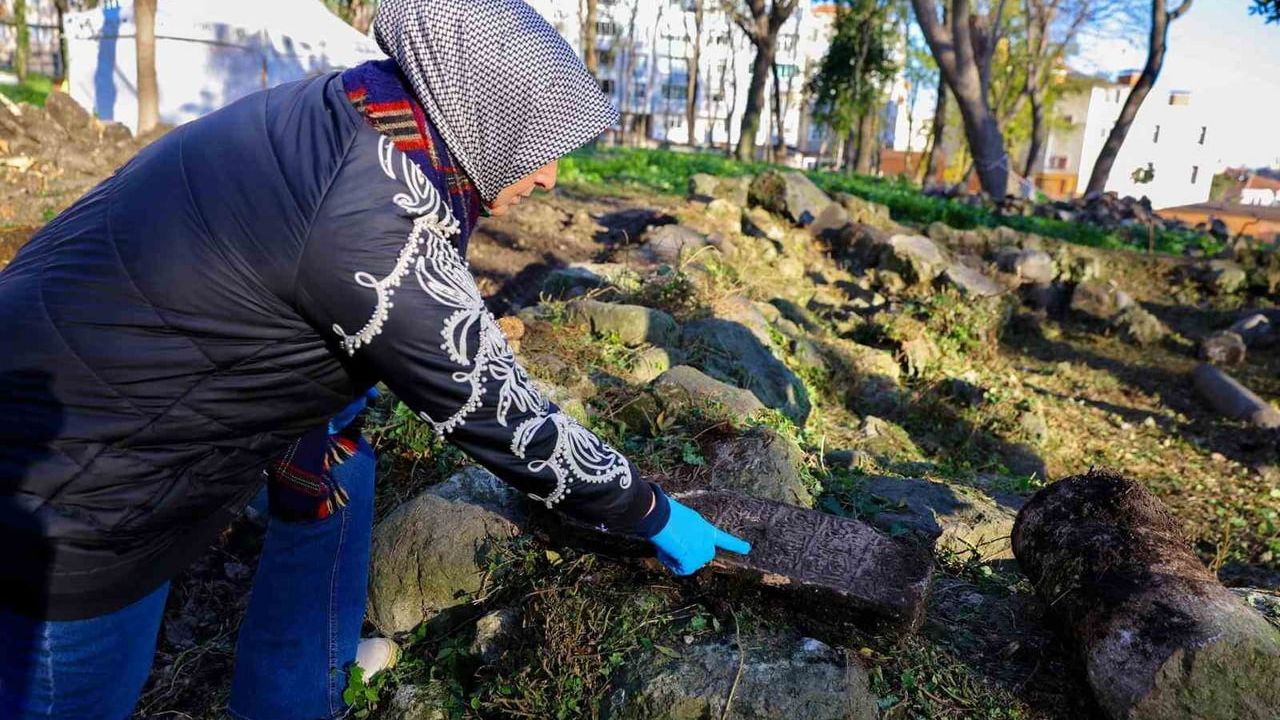 Seyyid Kutbiddin Mezarlığı’nda kurtarma kazısı ve çevre düzenleme çalışmaları sürüyor