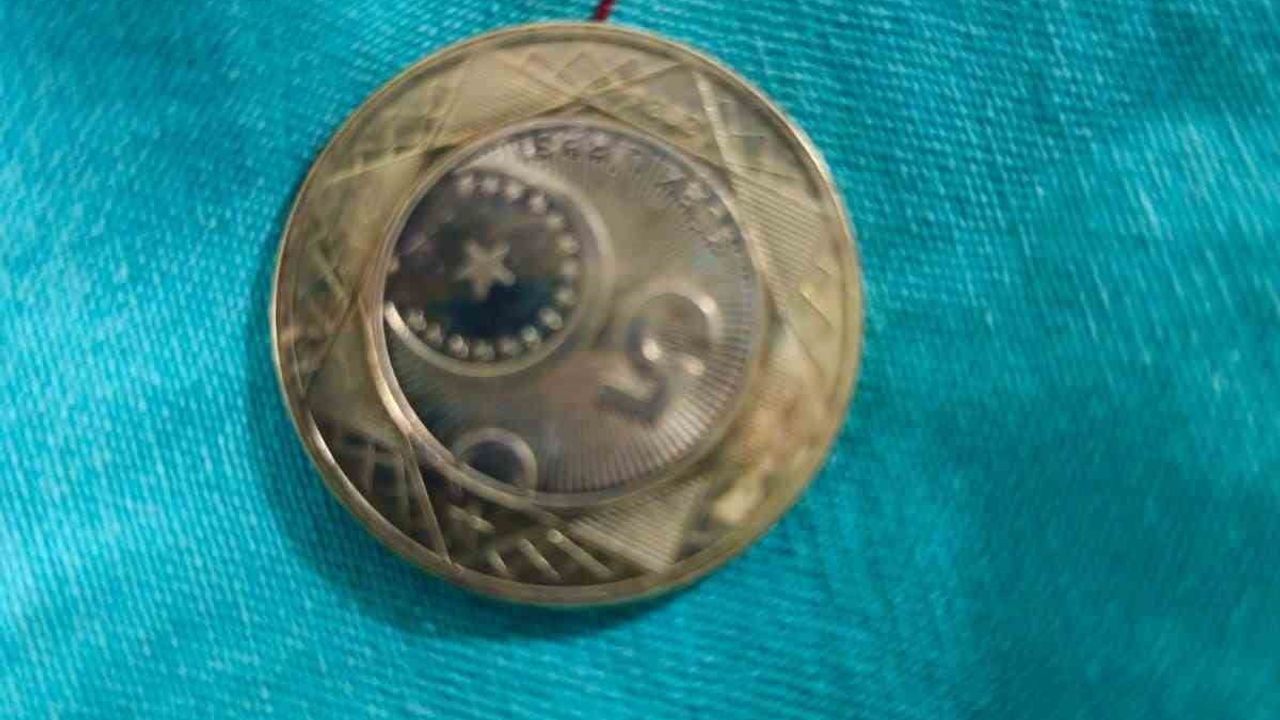 Siirt'te 8 yaşındaki çocuğun boğazından 5 lira çıkarıldı