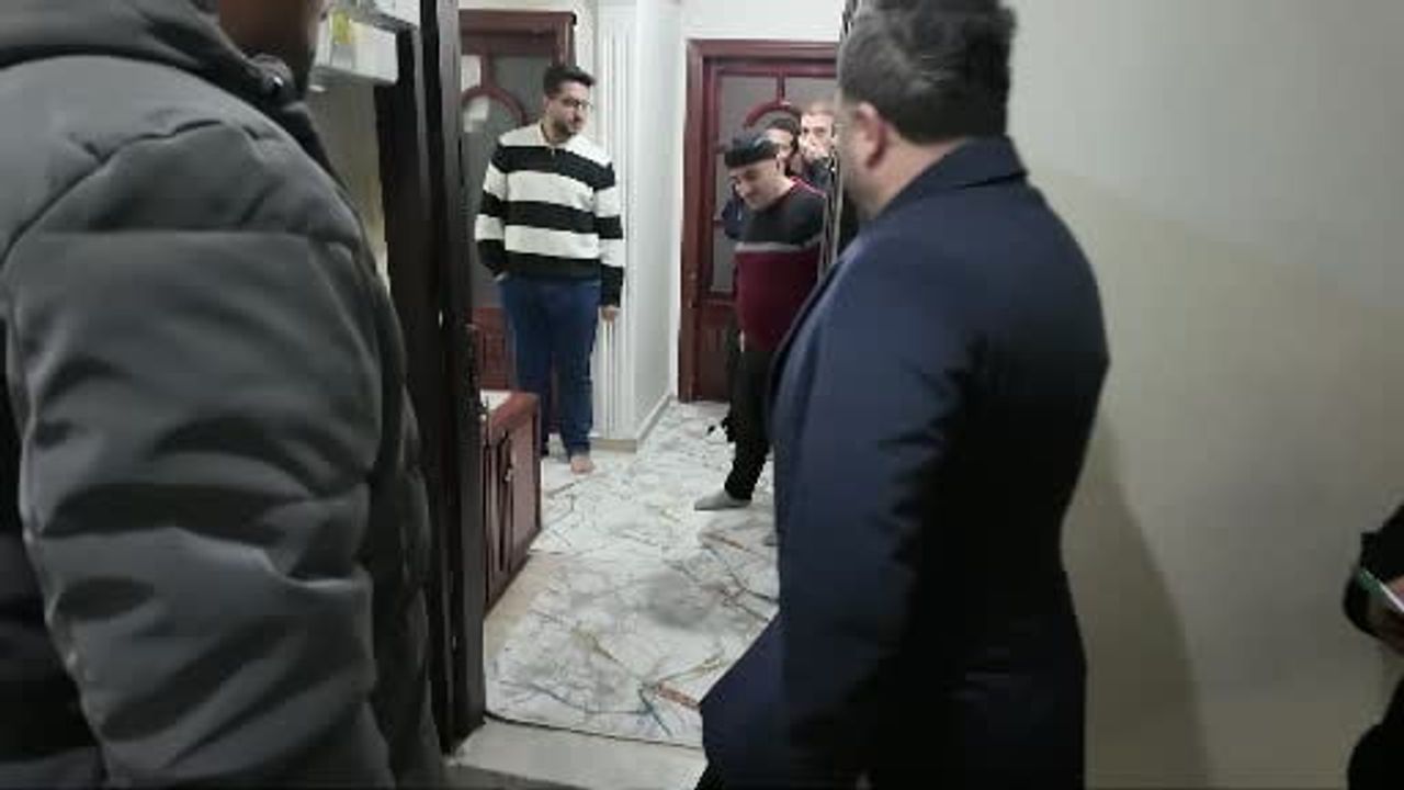 Siirt'te Sevgi Evlerinden Ayrılan Gencin 19. Yaş Günü Sürprizi