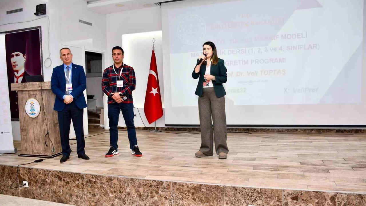 Silifke’de sınıf öğretmenlerine Türkiye Yüzyılı Maarif Modeli tanıtıldı