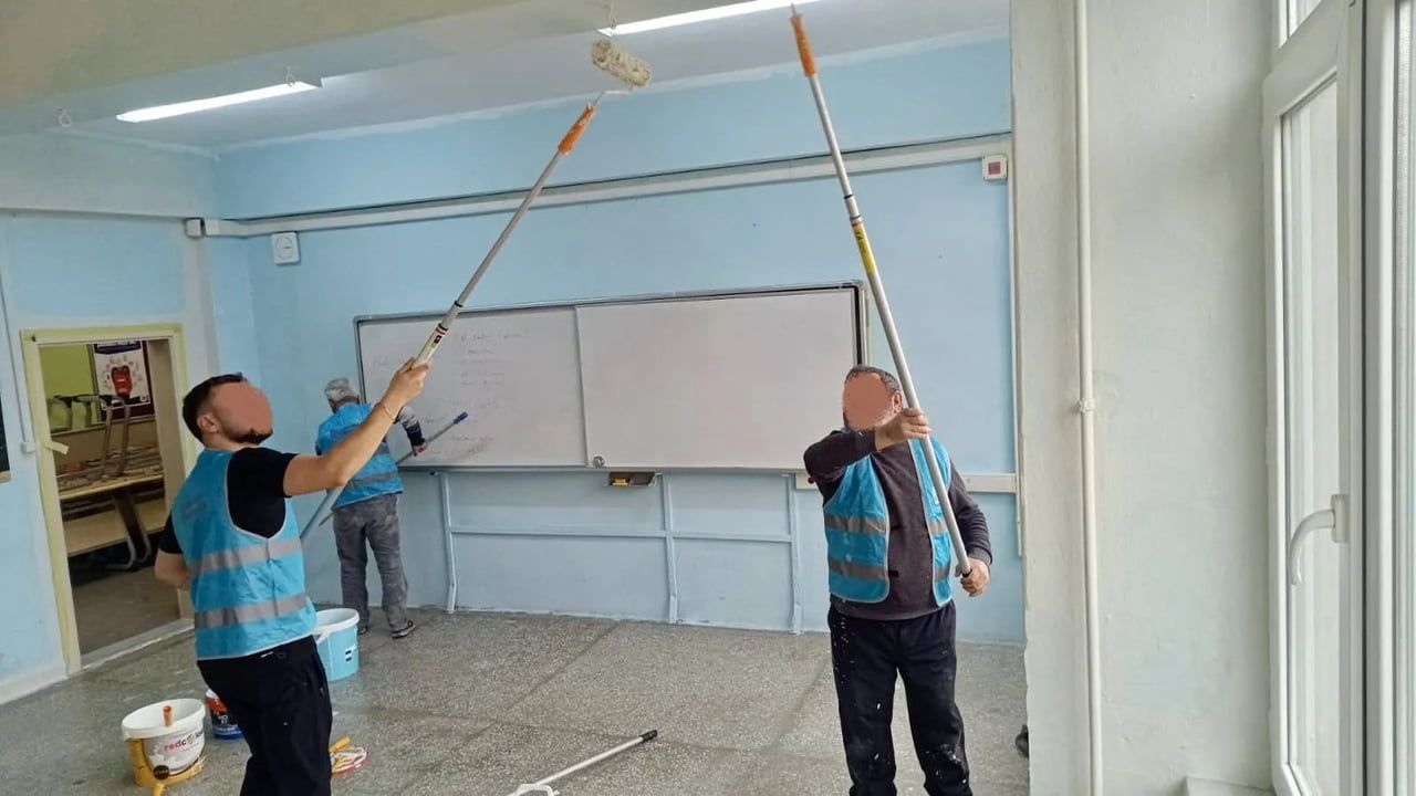 Sinop'ta Denetimli Serbestlik Yükümlüleri Okullarda Bakım ve Onarım Çalışması Yapıyor