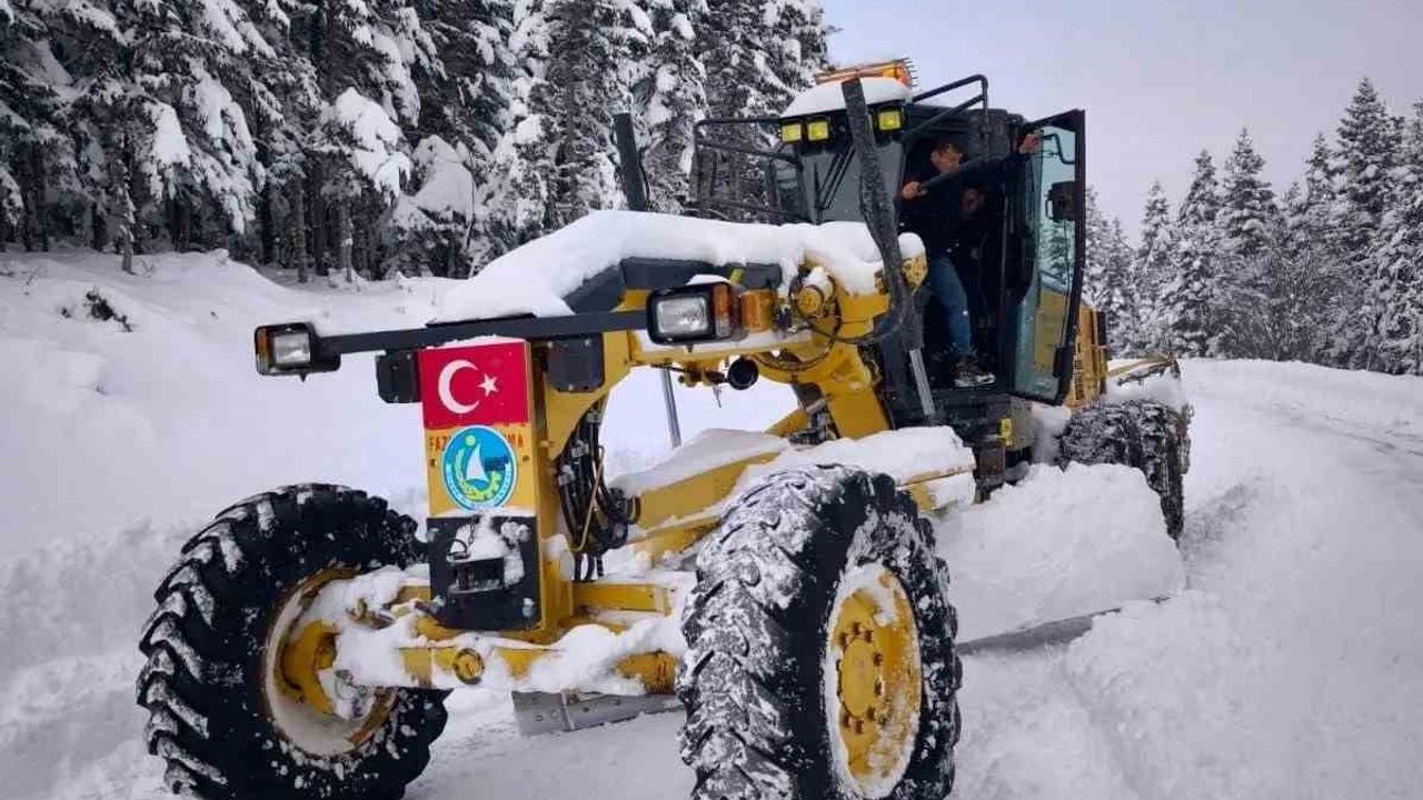 Sinop'ta karla mücadele: 4 bin 59 km yol ulaşıma açıldı