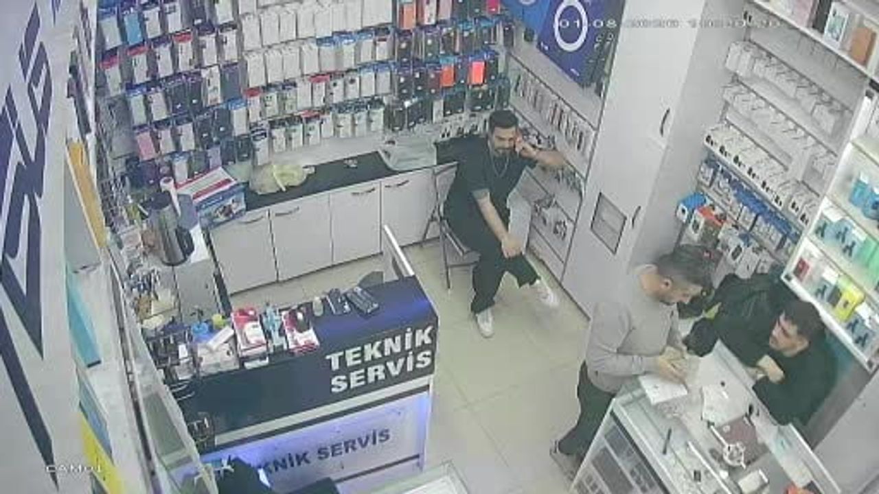 Sirkeci'de işten çıkarılan kişi Doğubank'taki telefoncuda silahla ateş açtı