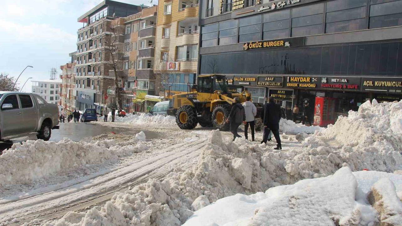 Şırnak Belediyesi'nden Araç Sahiplerine Kar Uyarısı