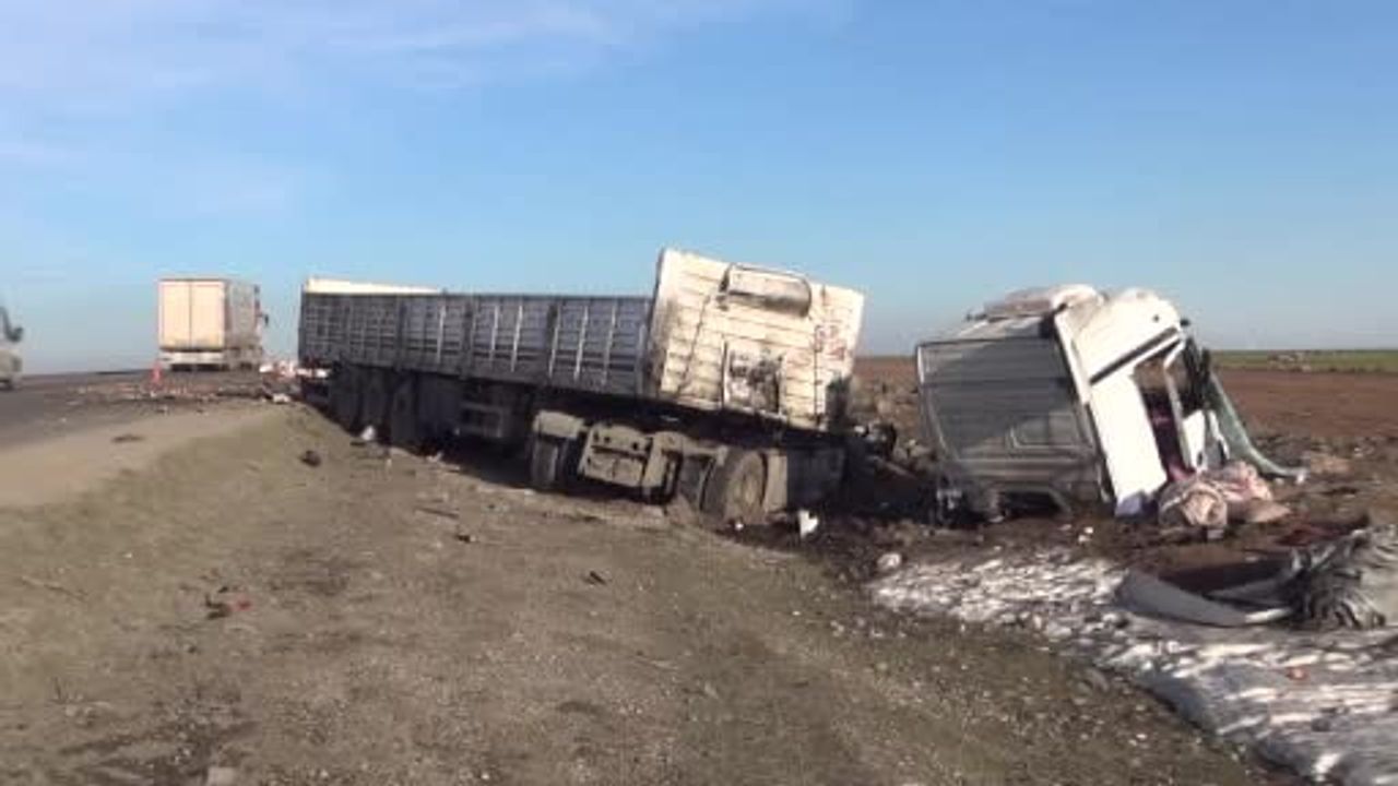 Şırnak’ta Cizre-Nusaybin yolunda tır çarpışması: 2 yaralı