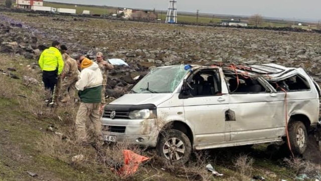 Şırnak'ta devrilen kamyonette 2 ölü, 6 yaralı